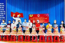 Trao tặng quà “Xuân yêu thương – Tết sẻ chia” đến bà con khó khăn huyện Định Quán và Tân Phú