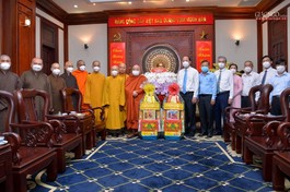 Chư tôn đức chúc Tết đến lãnh đạo Thành ủy, các cơ quan TP.HCM