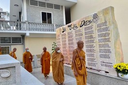 Chư tôn giáo phẩm nhiễu Phật cầu nguyện theo nghi thức thiền môn