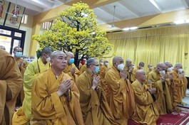 Thượng tọa Thích Giác Dũng tác bạch khánh tuế đến Trưởng lão Hòa thượng Thích Đức Nghiệp