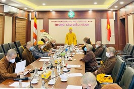 Hòa thượng Thích Thanh Nhiễu phát biểu tại buổi họp Ban Thường trực Hội đồng Trị sự, tại chùa Quán Sứ - Ảnh: TMQ