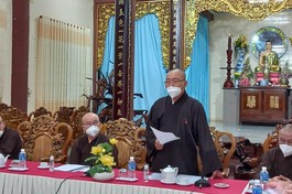 Hòa thượng Thích Minh Nhật, Trưởng ban Trị sự GHPGVN tỉnh Bình Thuận phát biểu khai mạc hội nghị