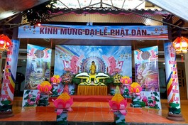 Lễ đài Phật đản tại chùa Tịnh Quang