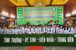Huynh trưởng cấp Tấn Huỳnh Trọng Thu pháp danh Thị Đông được tái suy cử trưởng ban, cùng với 26 thành viên