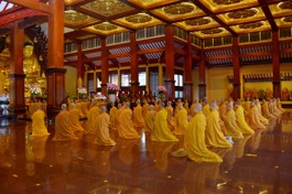 Chư Tăng TP.HCM bố-tát, thính giới chung