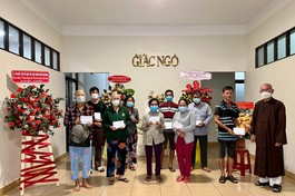 Bệnh nhân khó khăn được bạn đọc hỗ trợ chi phí chữa trị - Ảnh: M.Tuyền