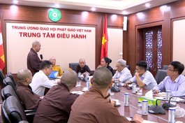 Thượng tọa Thích Đức Thiện, Phó Chủ tịch kiêm Tổng Thư ký Hội đồng Trị sự tại buổi họp