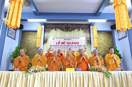 Chư tôn đức niệm Phật cầu gia hộ