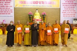 Thượng tọa Thích Minh Nhẫn trao quyết định bổ nhiệm trụ trì đến 4 tự viện và 2 tịnh xá 