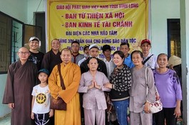 Phật giáo tỉnh Vĩnh Long tặng 300 phần quà đến những gia đình khó khăn