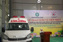 Buổi bàn giao xe cứu thương đến Bệnh viện Đa khoa Hà Trung