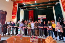 Đoàn trao 700 phần quà tại tỉnh Nghệ An