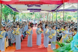 Phật tử đạo tràng Giác Tâm trong ngày vui được công nhận điểm sinh hoạt tôn giáo tập trung