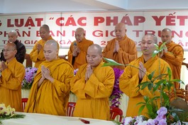 Chư tôn đức niệm Phật cầu gia hộ