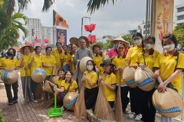 Quan Âm tu viện phát động dọn vệ sinh môi trường trên bờ kênh Nhiêu Lộc