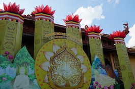 Một góc lễ đài Phật đản chính của Phật giáo TP.HCM tại Việt Nam Quốc Tự đang trong giai đoạn hoàn thiện 