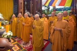 Chư vị Trưởng lão Hội đồng Chứng minh niêm hương tưởng niệm Trưởng lão Hòa thượng Thích Thanh Sơn