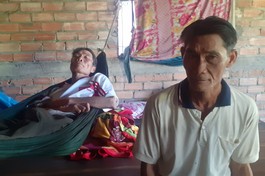 Mở rộng lòng từ: Cảnh cơ cực em bệnh tật, anh khù khờ