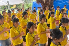 Thanh thiếu niên Phật tử, học sinh trên địa bàn H.Bù Đăng về chùa Thanh An tham gia khóa tu