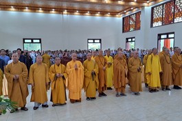 Chư tôn đức tưởng niệm các anh hùng liệt sĩ