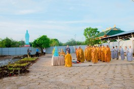 Chư tôn đức cầu nguyện tại lễ khởi công đại trùng tu khu Quán Âm Phật Đài giai đoạn I