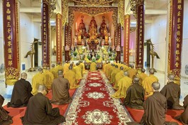 Cử hành lễ tác pháp Tự tứ tại chánh điện Trúc Lâm Thiên Trường 