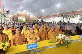 Chư tôn đức Tăng Ni, Phật tử, đại diện lãnh đạo tỉnh tham dự lễ khánh thành và bổ nhiệm trụ trì chùa Giác Sanh