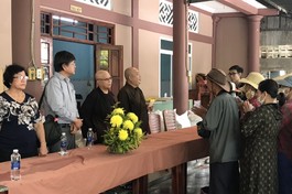 Chùa Hiển Nam, Hòa Đồng trao 200 phần quà đến những gia đình khó khăn tại TP.Quy Nhơn