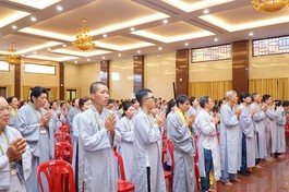 Đạo tràng tu tập "Một ngày an lạc" tại Việt Nam Quốc Tự