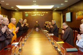 Niệm Phật cầu gia bị trước buổi họp 