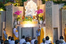 An vị tôn tượng Bồ-tát Quán Thế Âm tại chùa Hải Vân