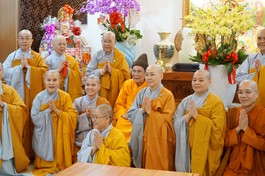 Chụp ảnh lưu niệm cùng Trưởng lão Hòa thượng Thích Đức Nghiệp