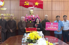 Ban Trị sự Phật giáo tỉnh Đồng Tháp trao 500 triệu đồng ủng hộ xây nhà Đại đoàn kết 