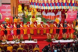 Cắt băng khánh thành chùa Linh Ứng