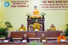 Hòa thượng Thích Huệ Thông chủ tọa hội nghị giao ban sáng 2-4