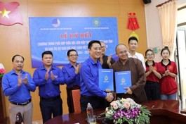 Đại diện Ban Trị sự GHPGVN tỉnh, Hội Liên hiệp Thanh niên VN tỉnh đã ký kết chương trình phối hợp hoạt động