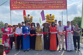 Cắt băng khánh thành cầu Kênh Nhỏ