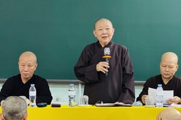 Ni trưởng Thích Đàm Thành, Trưởng Phân ban Ni giới TP.Hà Nội chủ trì buổi họp