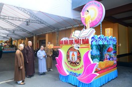 Kiểm tra chất lượng kiệu hoa của Ban Giáo dục Phật giáo TP.HCM