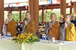 Chư Ni trong nghi thức kỷ niệm Khánh đản Đức Thế Tôn