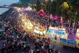 Đoàn diễu hành xe hoa của Phật giáo tỉnh Bà Rịa - Vũng Tàu kính mừng Phật đản Phật lịch 2568