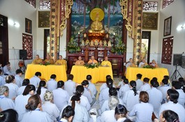  Pháp đàm tại khóa tu “Một ngày an lạc” tại chùa Thiên Tràng