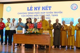  Lễ ký kết phối hợp "Chương trình đăng ký hiến tặng mô, tạng - Cho đi là còn mãi" của Hội Vận động hiến mô, bộ phận cơ thể người Việt Nam và GHPGVN - Ảnh: Phúc Thịnh