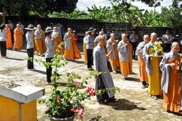 Đoàn Phân ban Ni giới T.Ư quang lâm TX.Ngọc Hòa, tỉnh Kon Tum - Ảnh: Công Trí - Mỹ Hiệp