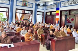 Tăng Ni tham gia sinh hoạt chuyên đề: “Thái độ của Tăng Ni đối với vấn nạn truyền thông”