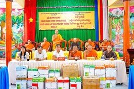 Hòa thượng Danh Đổng, Trưởng ban Trị sự tỉnh Kiên Giang phát biểu tại buổi lễ