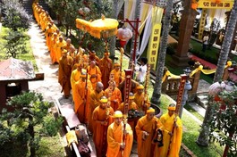 Cung nghinh chư tôn đức quang lâm lễ đường tưởng niệm Chung thất Trưởng lão Hòa thượng Thích Đức Nghi 