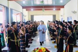 Phật tử dân tộc H.Sông Hinh cung đón chư tôn đức quang lâm