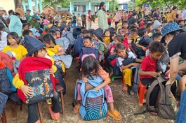 Chương trình trao quà cho học sinh có hoàn cảnh khó khăn tại địa phương H.Chư Prông