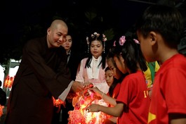 Chùa Ngọc Thiên (H.Châu Thành, Hậu Giang) tổ chức "Vầng trăng cổ tích" cho thiếu nhi